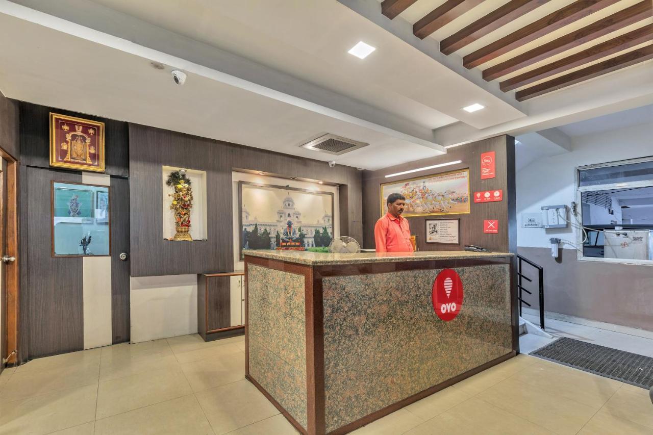 Oyo 11428 Hotel Krishna'S Residency Гайдарабад Екстер'єр фото
