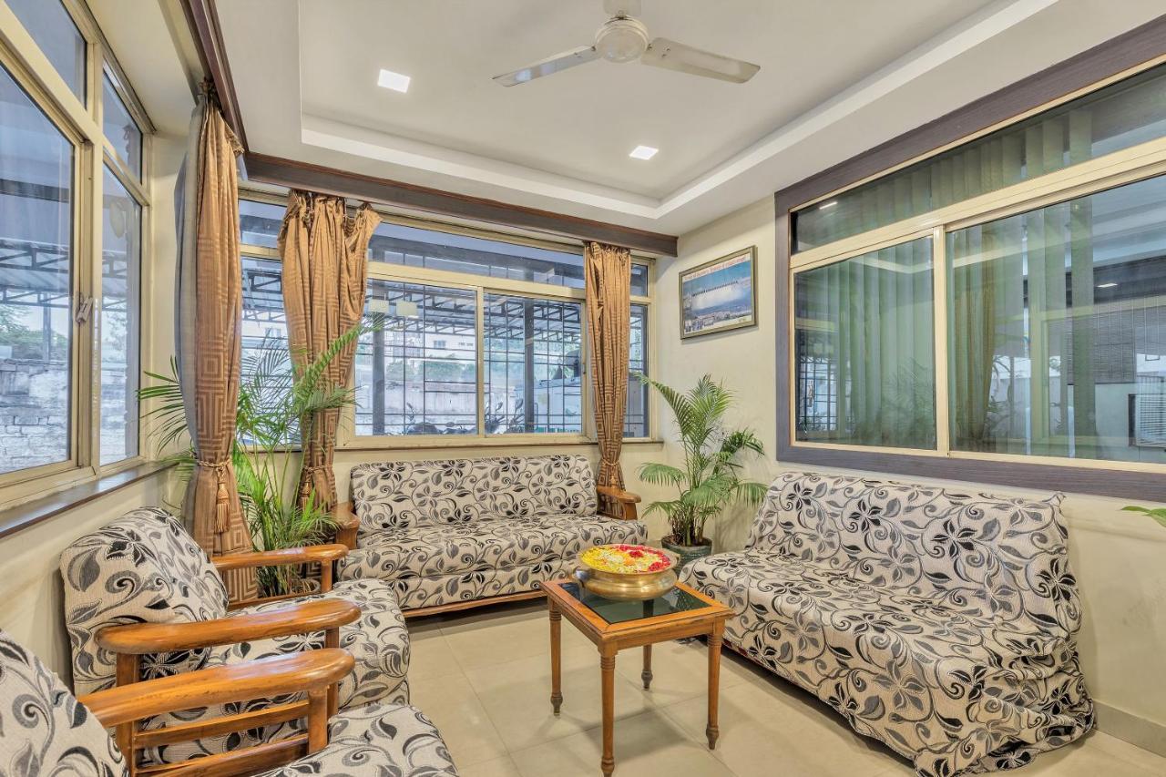 Oyo 11428 Hotel Krishna'S Residency Гайдарабад Екстер'єр фото