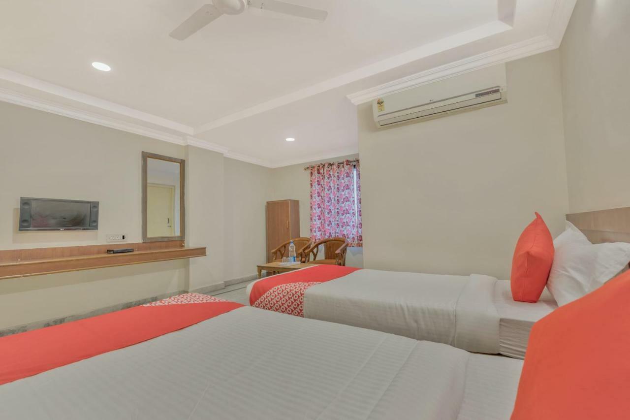 Oyo 11428 Hotel Krishna'S Residency Гайдарабад Екстер'єр фото